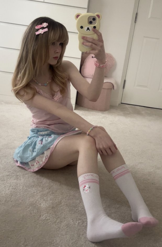 brxxttydolly's tweet photo. I know where you are looking!!! 

#egirl #cutecore #teen #dada https://t.co/Q9vhwRMPWm