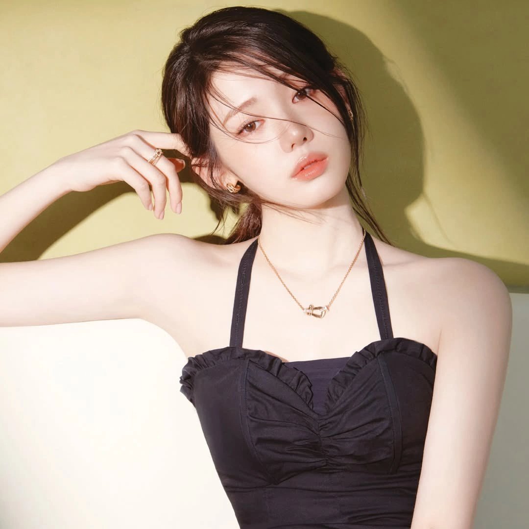 TheePopCore's tweet photo. Happy 18th birthday to the incredibly talented, elegant, graceful, sweet, gifted, fairy, lovely and beautiful Rora of BABYMONSTER! https://t.co/dSxaFaQ3sz