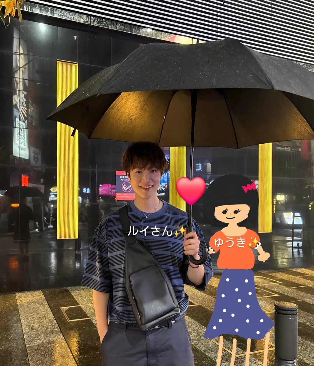 samsicRUI's tweet photo. @Mcreator_ 
ルイさーん♪見て〜笑
ルイさんの傘に☂️入ってみた！ https://t.co/KoyTO9juSP