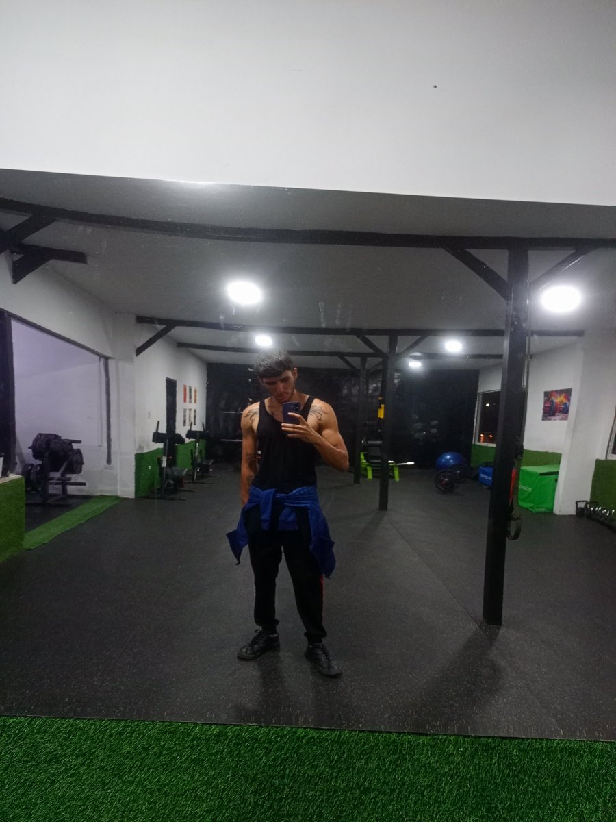 Gabuubag_'s tweet photo. Quieres ser mi gym bro? 😏 https://t.co/vxPoWa49zu