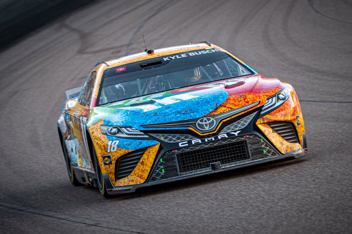 rowdyxxtreme's tweet photo. And it is a mosaic scheme just like KB’s last 18 car remembered all the fans of his tenure at JGR, classy tribute. 💛 https://t.co/o5vGvrurVH