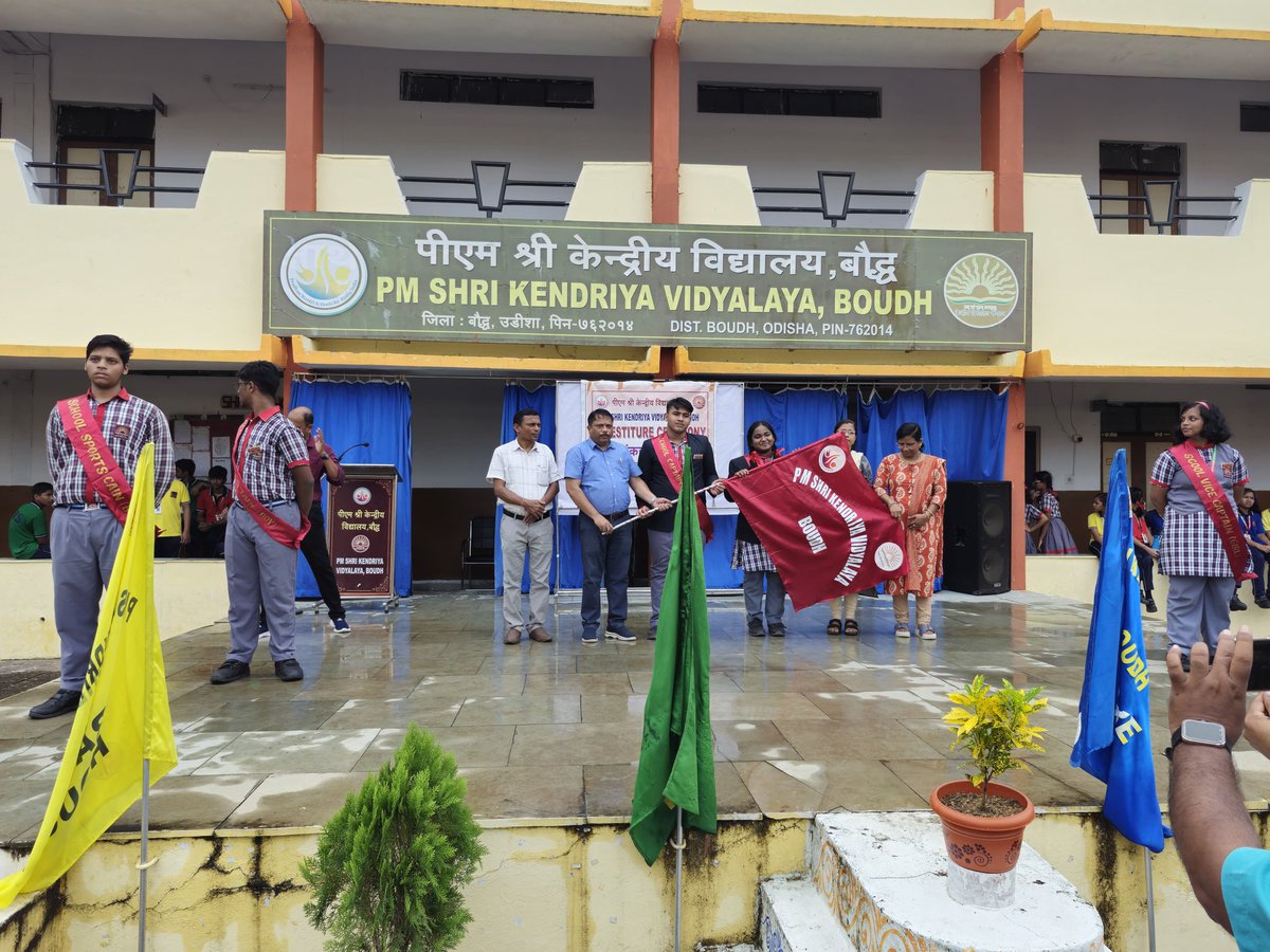 kvboudh's tweet photo. 🏅 Investiture Ceremony at PM SHRI KV Boudh 🏅

The Investiture Ceremony was celebrated with pride and enthusiasm. Young student leaders received their badges and sashes and took the oath to uphold discipline, responsibility and integrity. 

🌟 A new journey of leadership https://t.co/62ZPDeKPYQ