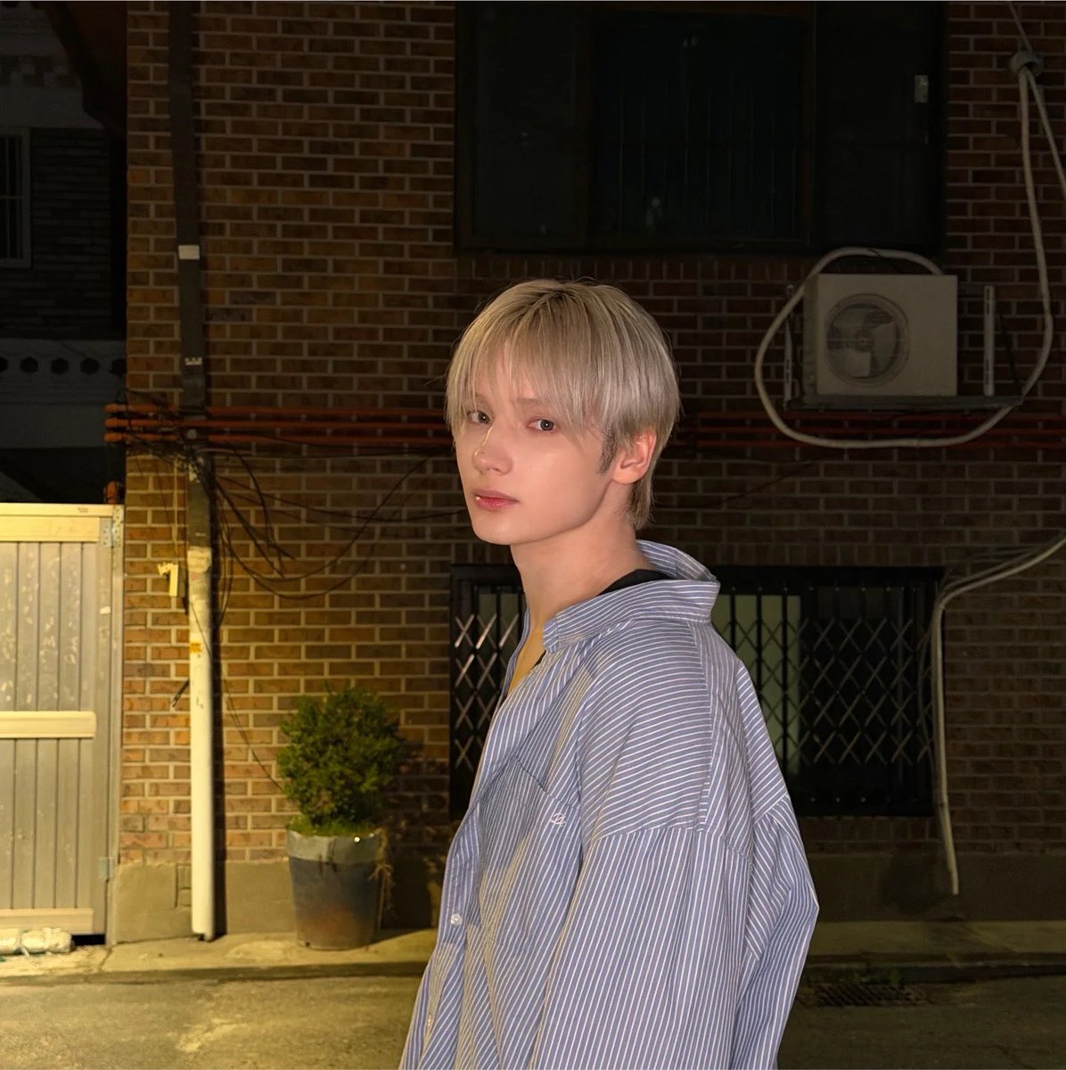 huening_kaiwave's tweet photo. 생일 축하해!
올해도 너의 생일을 축하할 수 있어서
모든 게 고맙고 행복하고 기쁘다💕

여전히 내 세상의 길잡이가 되어주는 너,
언제나 너의 행복만을 바라고 또 빌게 :)

#휴닝생일_txt
#한여름의다정한선물울닝카이
#StickWithHue https://t.co/JzLdPsOnua