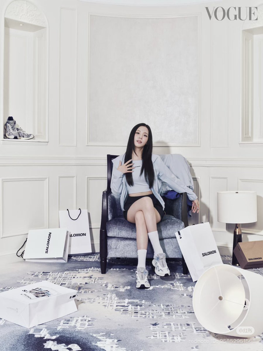 NEWSJISOO's tweet photo. #JISOO x Salomon for Vogue China. https://t.co/OieblH3E1d