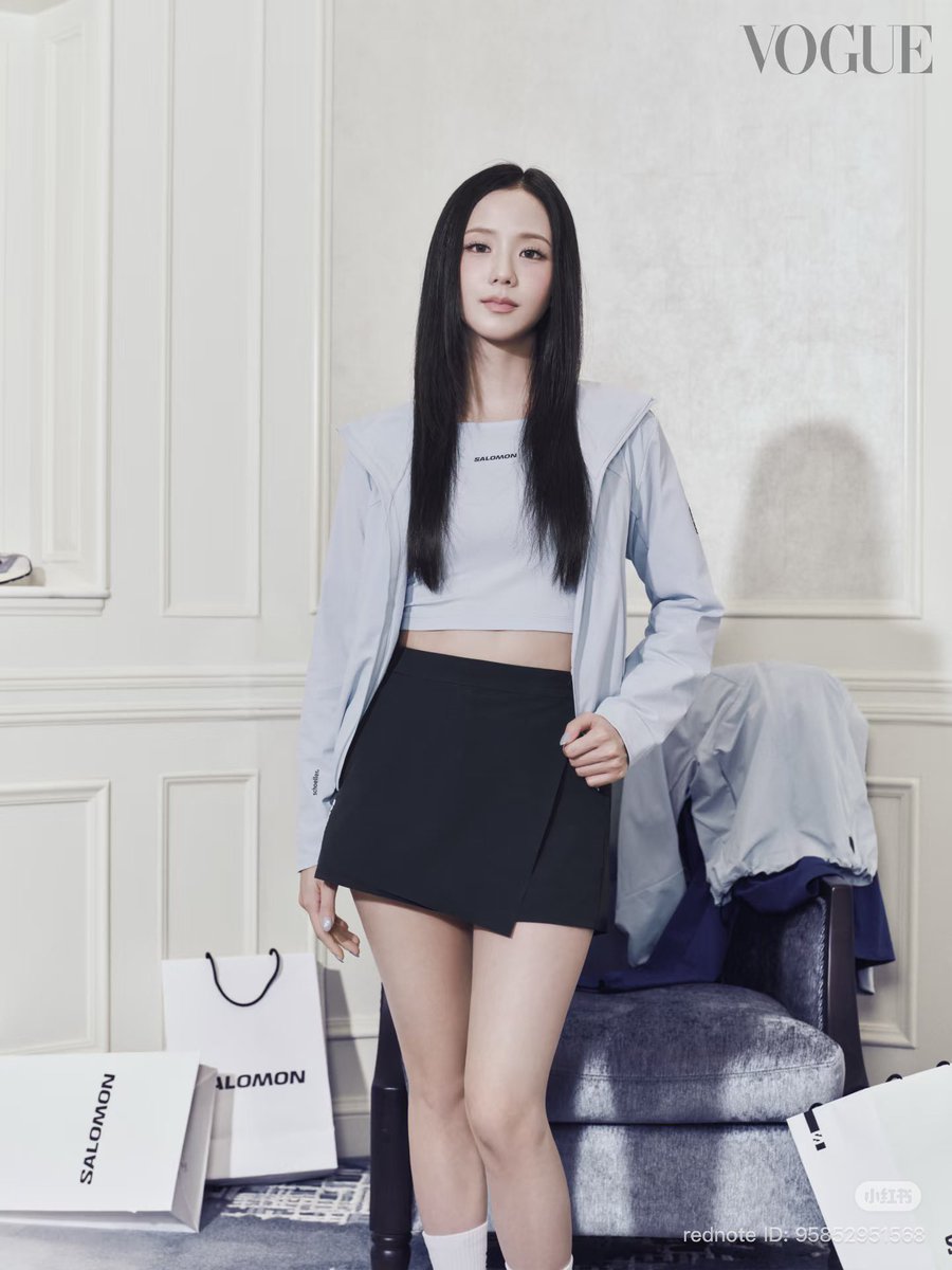 NEWSJISOO's tweet photo. #JISOO x Salomon for Vogue China. https://t.co/OieblH3E1d