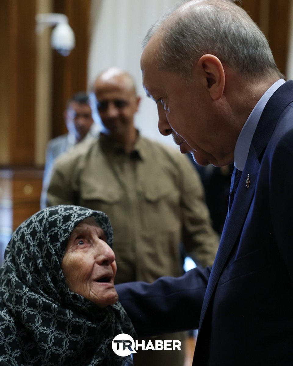 trhaber_com's tweet photo. Cumhurbaşkanı Erdoğan: 

▪️ "Şimdiye kadar şehitlerimizin emanetlerine, gazilerimize devletimizin tüm imkanlarını seferber ederek sahip çıktık. 

▪️ Bundan sonra da ne gerekiyorsa yapacağız." https://t.co/GafywS9oMW