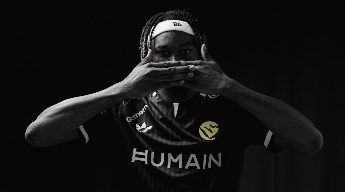 AlNassrFC's tweet photo. تتغيـر كل الألوان .. إلا هذا الشعـار الشامـخ .. ناصعٌ ساطعٌ لا يُمسّ 💛 https://t.co/D9NLZQmLRD
