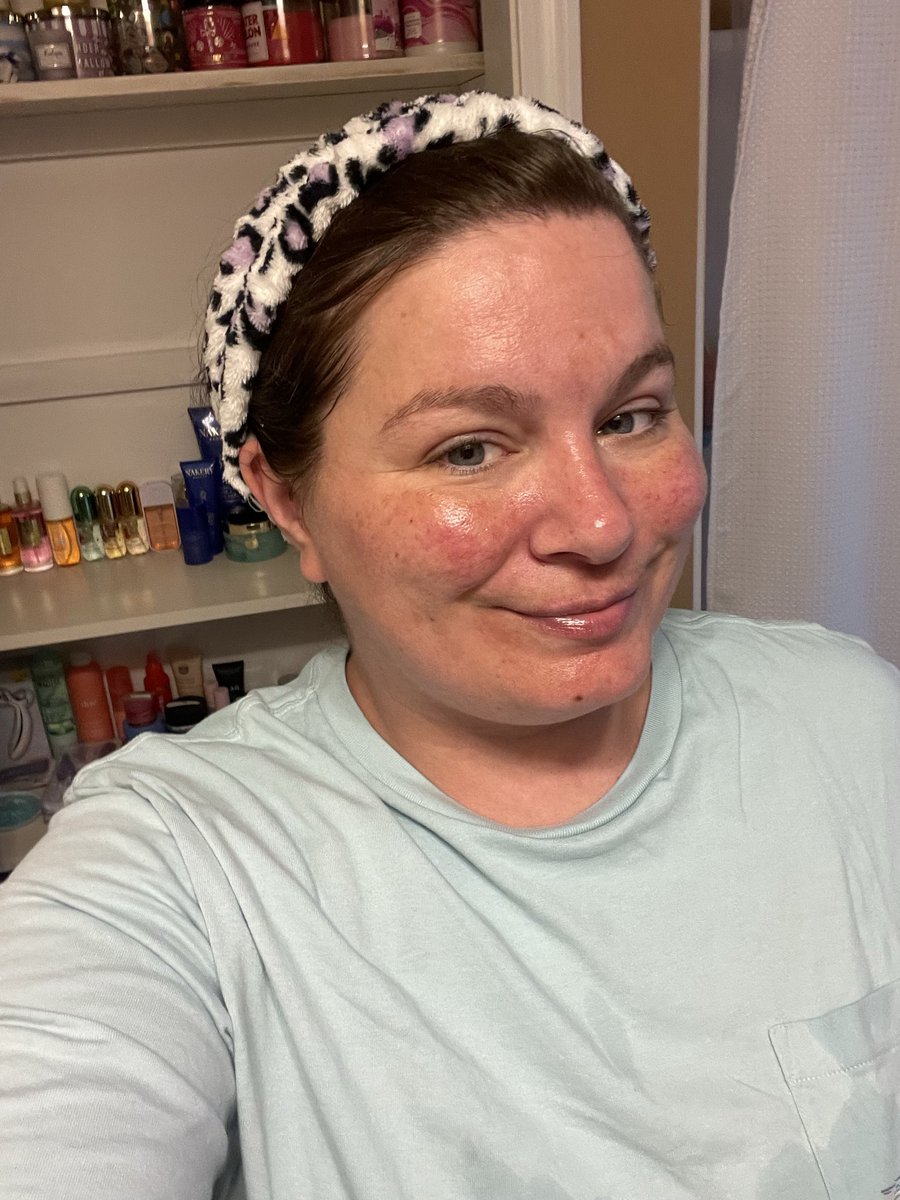 FearlessRaven9's tweet photo. Loving my glowing skin courtesy of Peter Thomas Roth &amp; Glow Recipe ❤️ https://t.co/iIvnVFw3Ss