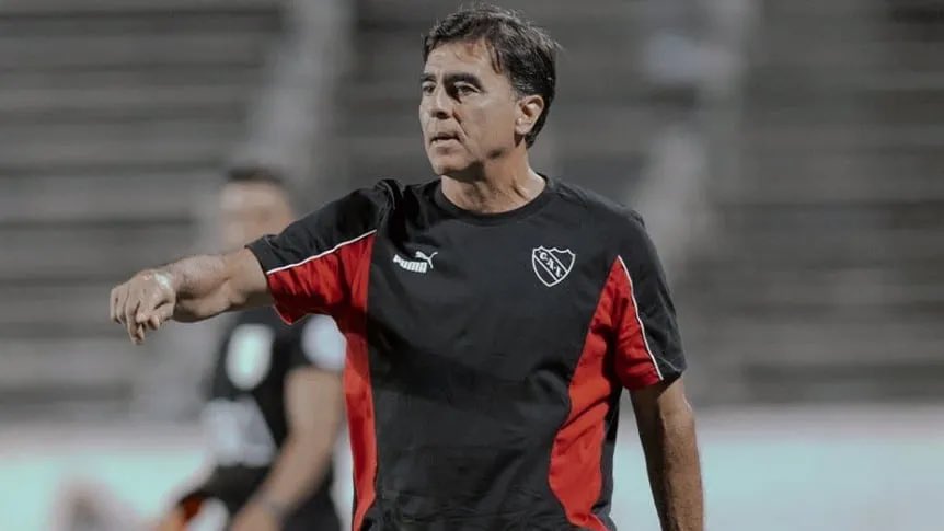 EternoRojo's tweet photo. Gustavo Quinteros dejó de ser el director técnico de #Independiente por decisión de la dirigencia. https://t.co/U0BXjyGnqP