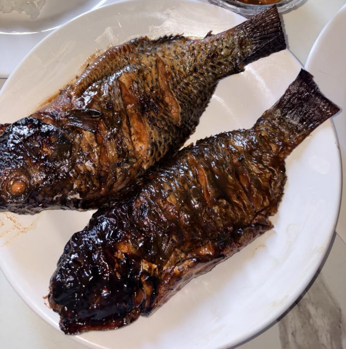 urflowerz's tweet photo. Kalau makan ikan, kalian pilih ikan bakar atau ikan goreng? https://t.co/BIh8eZ0SIg