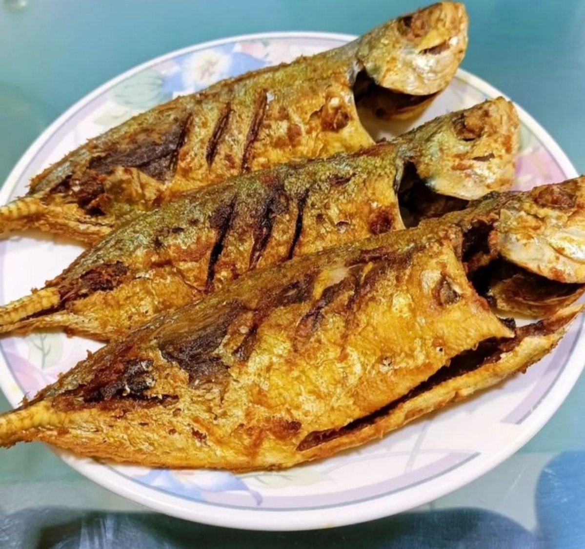 urflowerz's tweet photo. Kalau makan ikan, kalian pilih ikan bakar atau ikan goreng? https://t.co/BIh8eZ0SIg