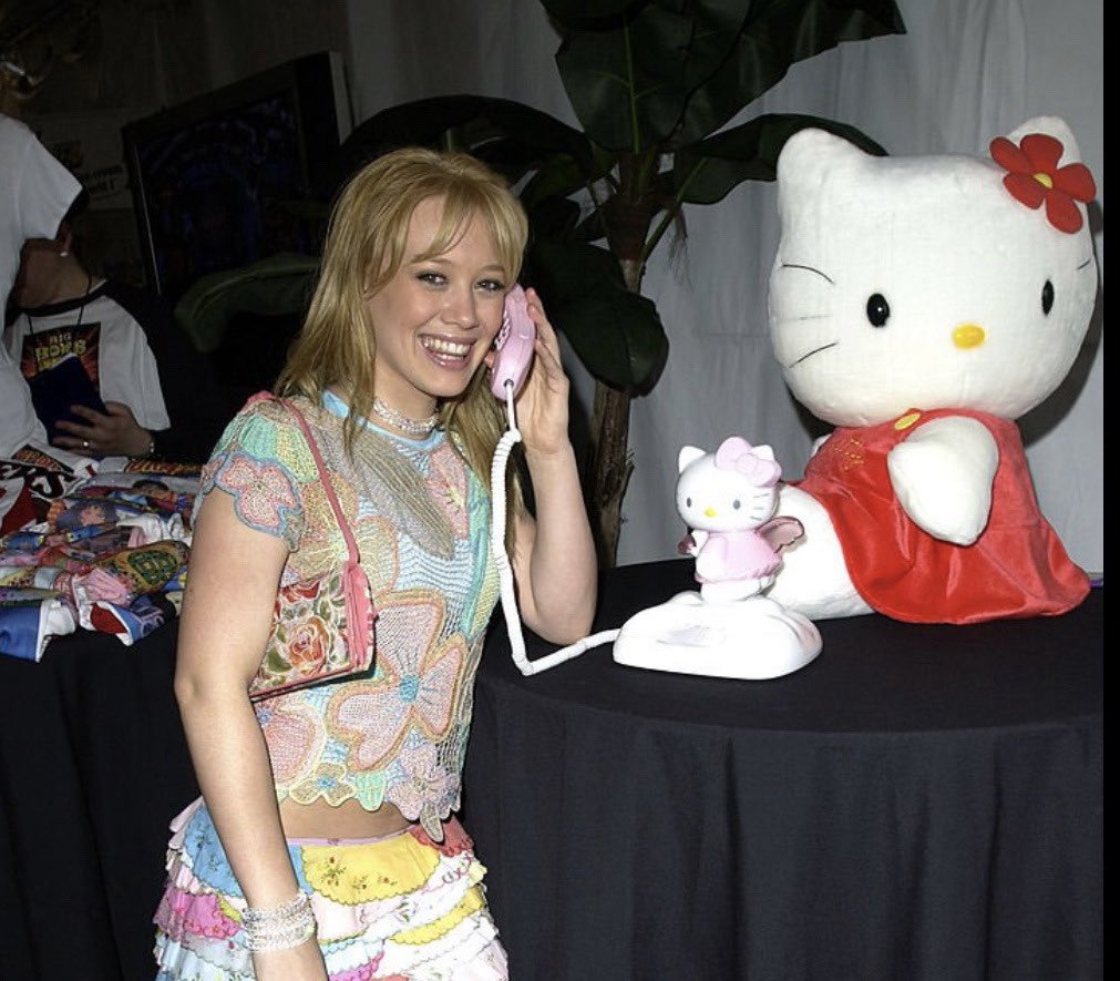 mcdivagal's tweet photo. Celebrities backstage with Hello Kitty at the 2003 KCA's ♡ https://t.co/HOm4ETYNkv