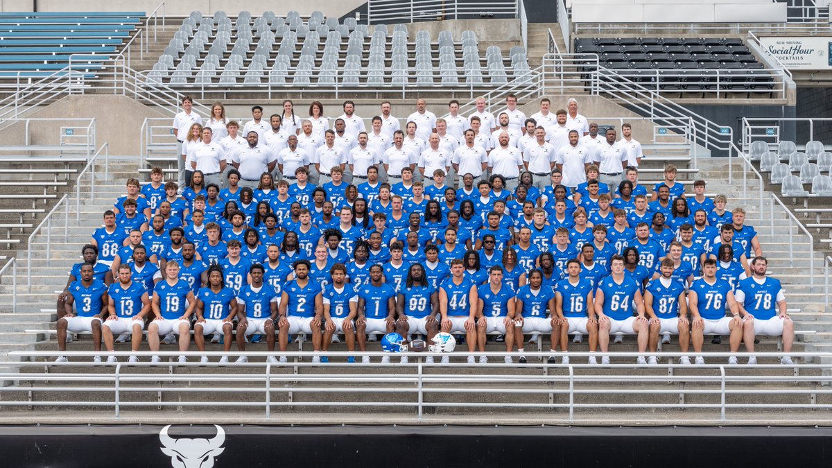 UBuffaloFB's tweet photo. 📸📸📸

#UBhornsUP🤘l #BullMarket📈 https://t.co/ApgIobdhPu