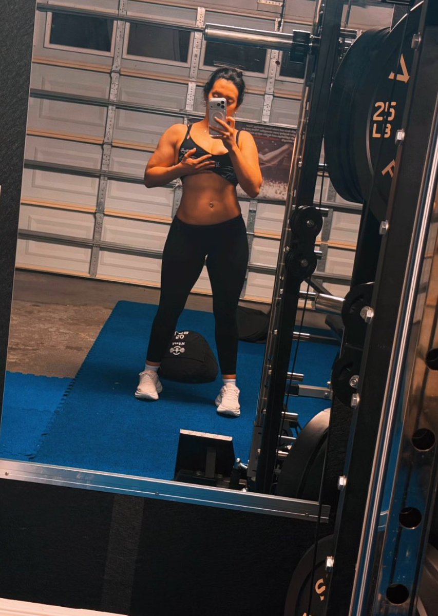 TwistOfAngel's tweet photo. In the gym https://t.co/ZTwLUzORDw