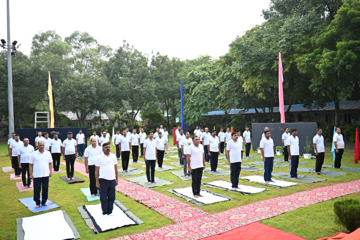 Crpf89bn's tweet photo. ''YOGA with VANDE MATARAM'' program organized at HQ 89BN CRPF,Bawana. https://t.co/rLCyJl7yuC