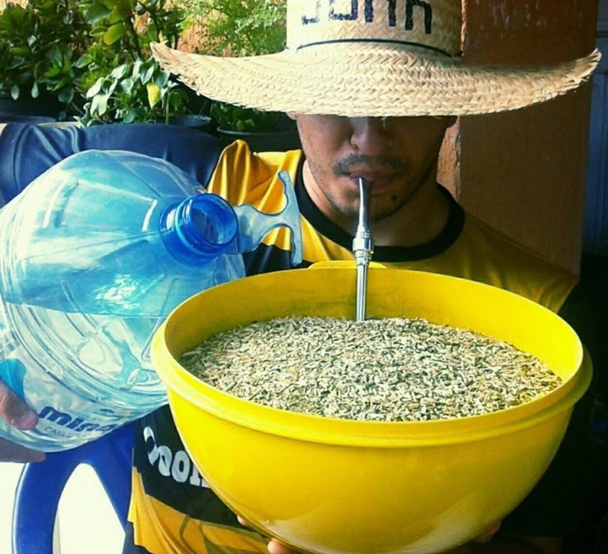 Mikkallaa's tweet photo. Calor do cão, 33° com sensação térmica do inferno 

Bora refrescar https://t.co/L2YCw9WrtK