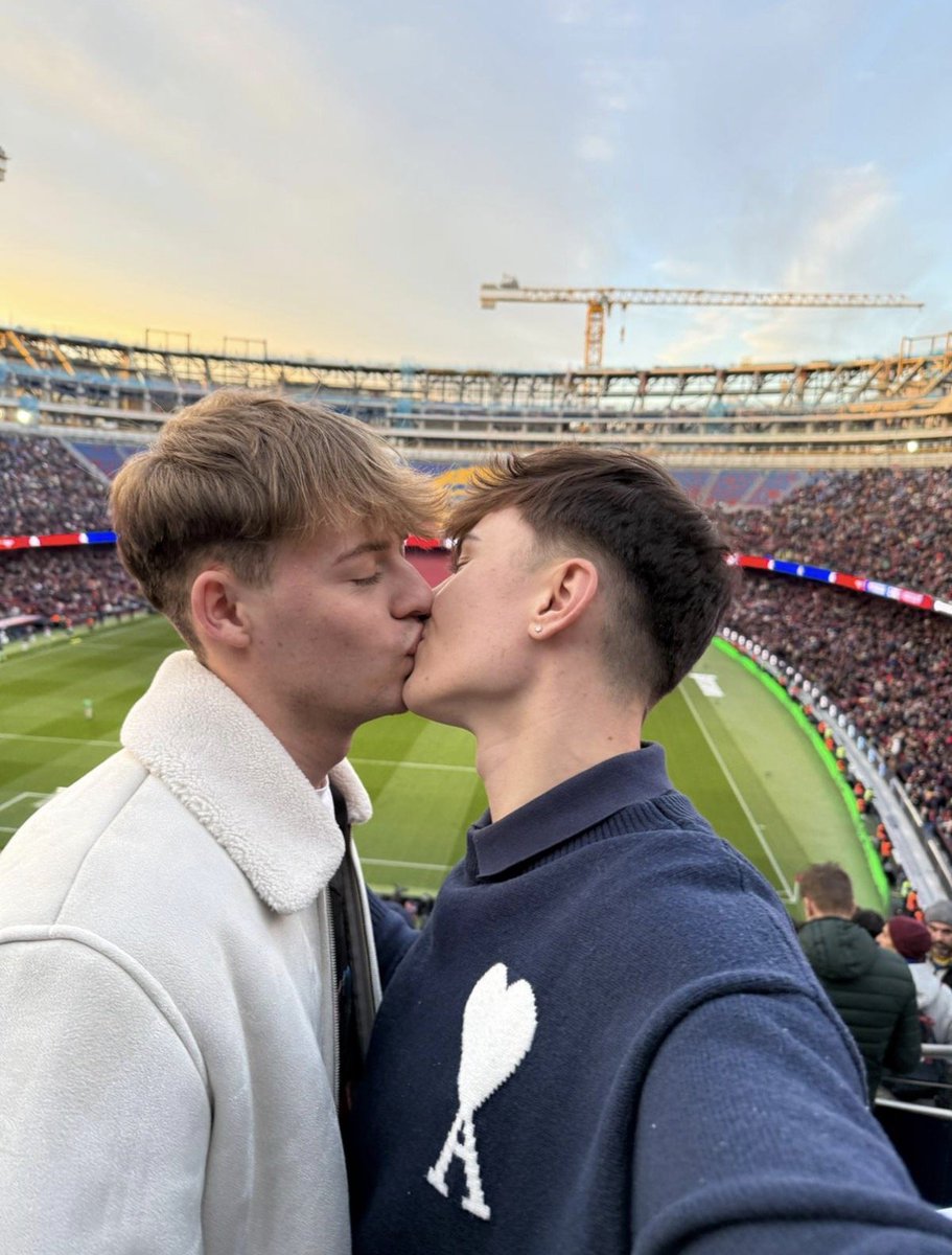 axydanworld's tweet photo. Instagram vs X https://t.co/8KhfMxZTay
