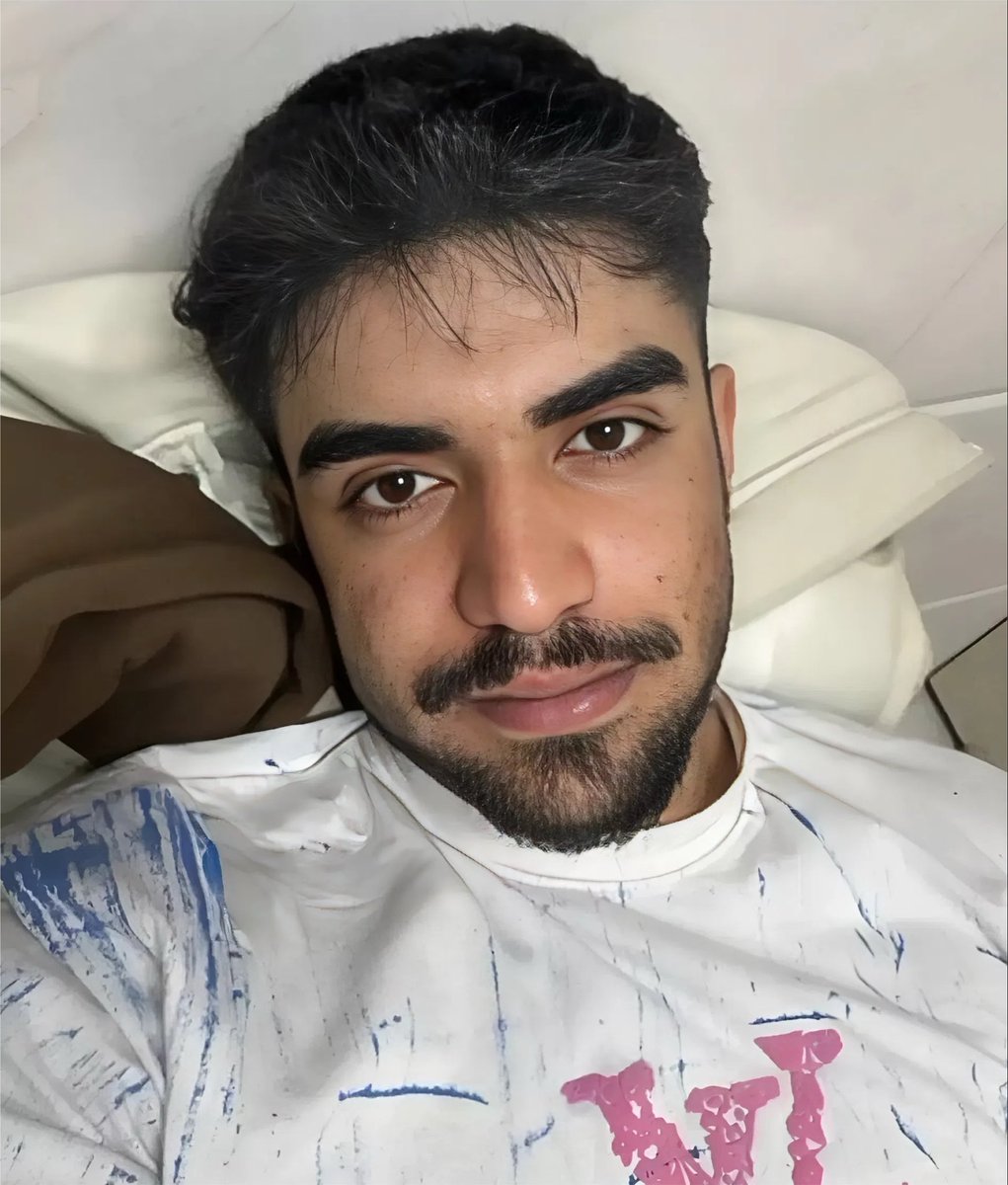 WarriorKampfer's tweet photo. تلخ‌تر از این؟ پولی که ماهان برای خرید پژو پارس کنار گذاشته بود، بعد از کشته شدنش خرج مراسم خودش شد…
#ماهان_رستمی https://t.co/ToV4z5YvPF