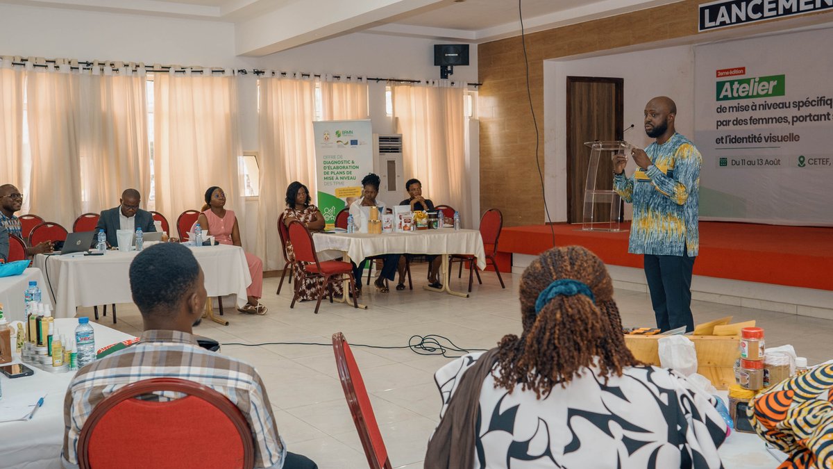 brmntogo's tweet photo. Ce 12 août, le BRMN en collaboration avec la HAUQE, a tenu la 2ᵉ journée de l’atelier de mise à niveau au profit de 20 TPME agroalimentaires dirigées par des femmes. Au programme : diagnostic des emballages et bonnes pratiques de conditionnement.

#TPME #Femmes #MiseÀNiveau https://t.co/kc1VK8fcwn