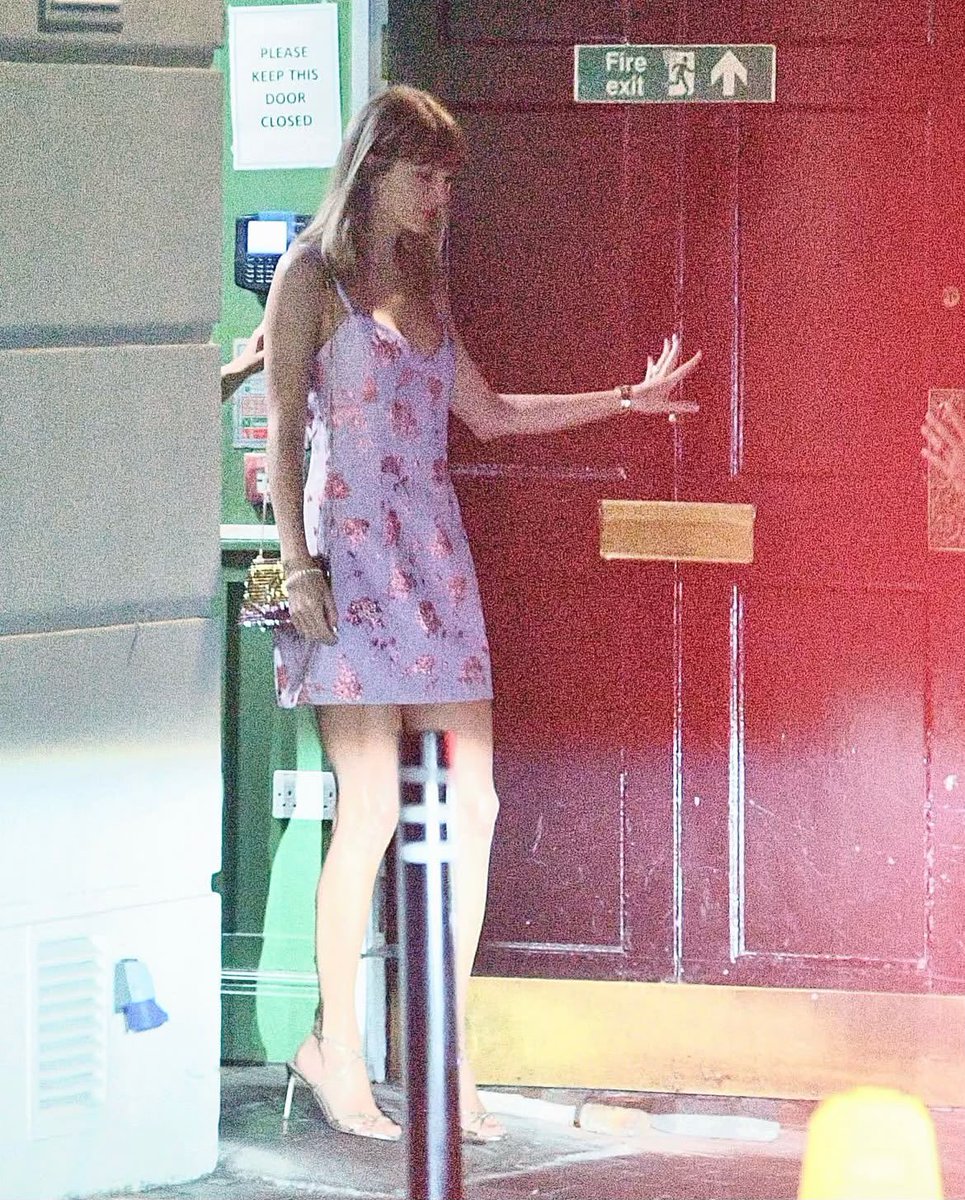 taylorswiftbr's tweet photo. 🚨 Taylor Swift foi vista em Londres recentemente! https://t.co/i5nYMUDg7W