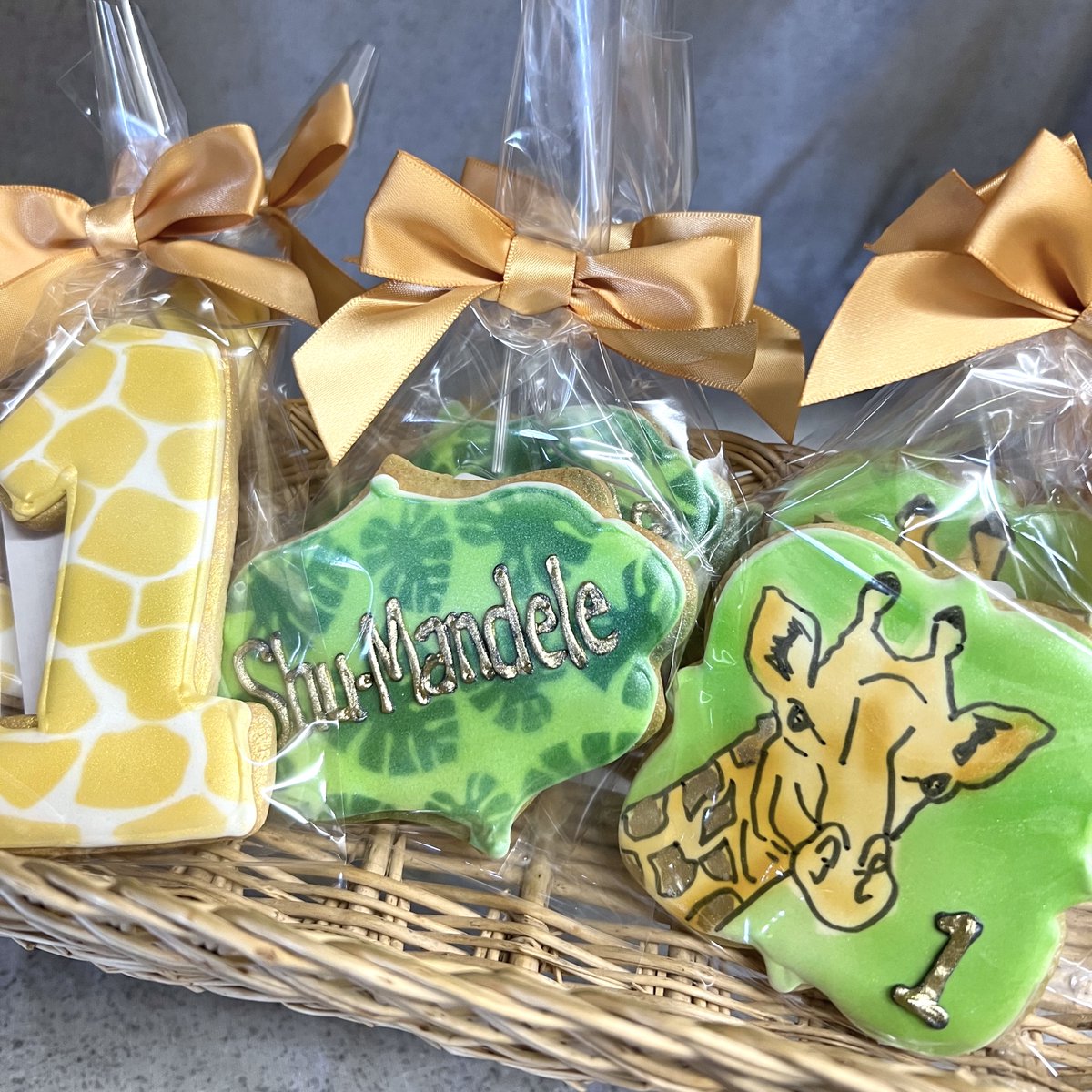 BakersDozenToGo's tweet photo. https://t.co/XL7Mu9HaHn
Sweeten your celebrations with our beautifully decorated birthday cookies! Custom designs, delicious flavors—perfect for any party! #CookieJoy #bakersdozentogo #HappyBirthday #BirthdayVibes #BirthdayJoy #BirthdayLove #partytime #birthdaygifts https://t.co/mS4TnpHi0p