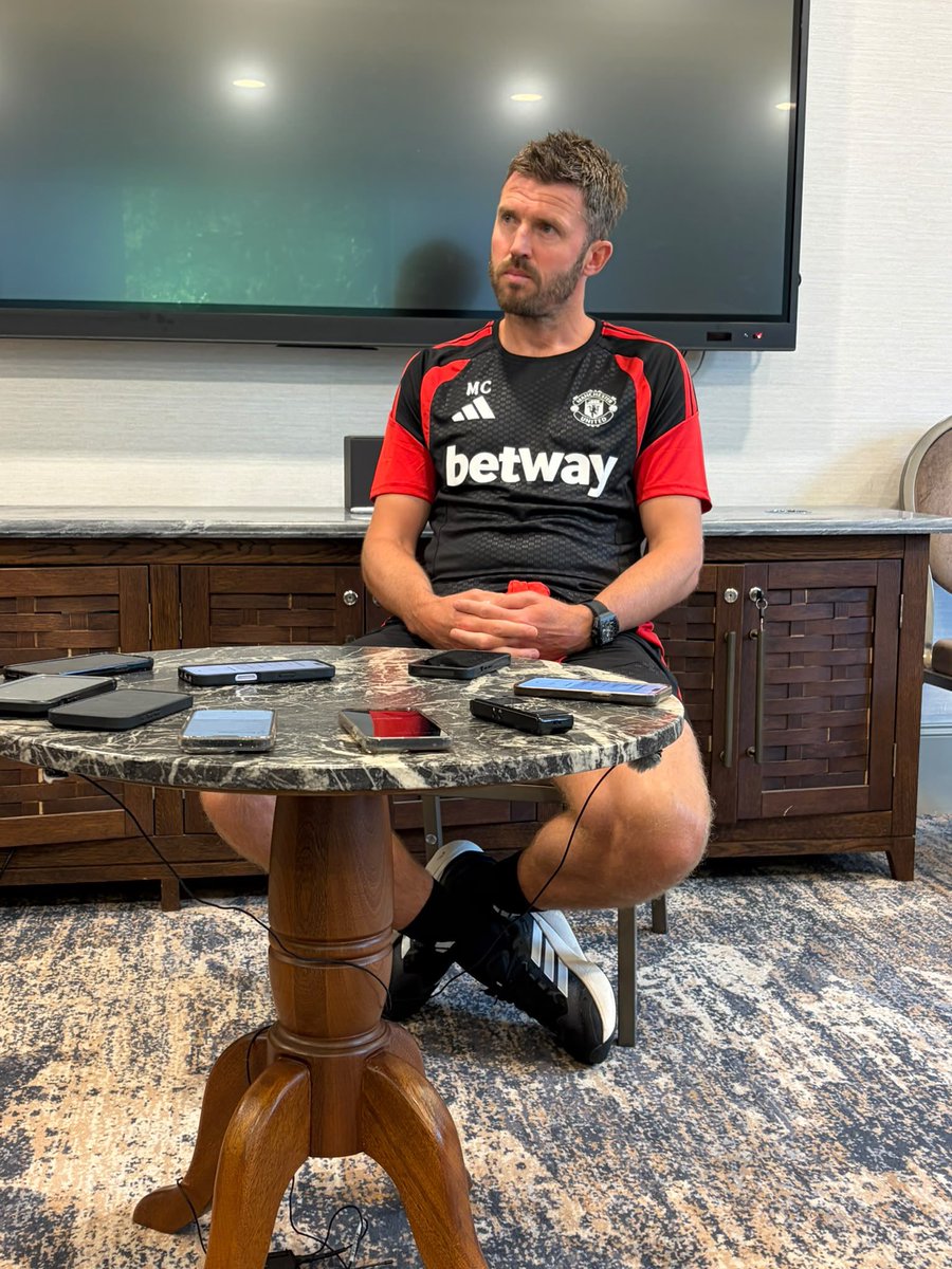 samuelluckhurst's tweet photo. Michael Carrick says #mufc ‘would like more signings’. Says there are ‘one or two areas’ he’s keen to strengthen https://t.co/Vmbv9QiJqU