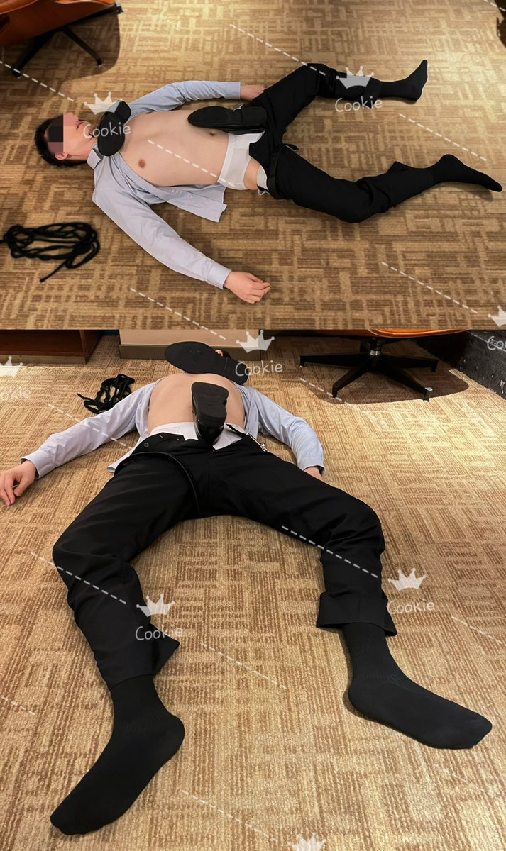 cheonyeon666's tweet photo. 【��意收购😈💵】Ⅰ‌
在公司资金断裂，运营困难的时候，这位老板趁火打劫想以低于市值一半的价格收购Cookie studio，与他交谈中我难忍心中怒火，用随身携带的绳子从背后将他死死勒住，看着他瞪大的双眼以及剧烈挣扎的皮鞋黑袜我突然意识到……也许，这就是当下最好的转机。 https://t.co/w0JMzXK96a