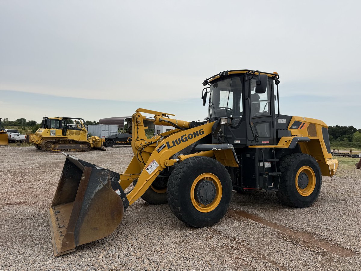 i35equip's tweet photo. LiuGong 835H Wheel Loader
+NEW CONSIGNMENT+
Low Hours
Perkins Diesel
Runs &amp; Operates Excellent
Aux Hydraulics
Hydraulic Quick Coupler
2.5 CY Bucket
Learn More Here,
https://t.co/YBiE8WcSF0 🇺🇸 
i35 Equipment
2501 E Industrial Road
Guthrie, Oklahoma 73044
405-833-6437 https://t.co/fZCOUVrGqY