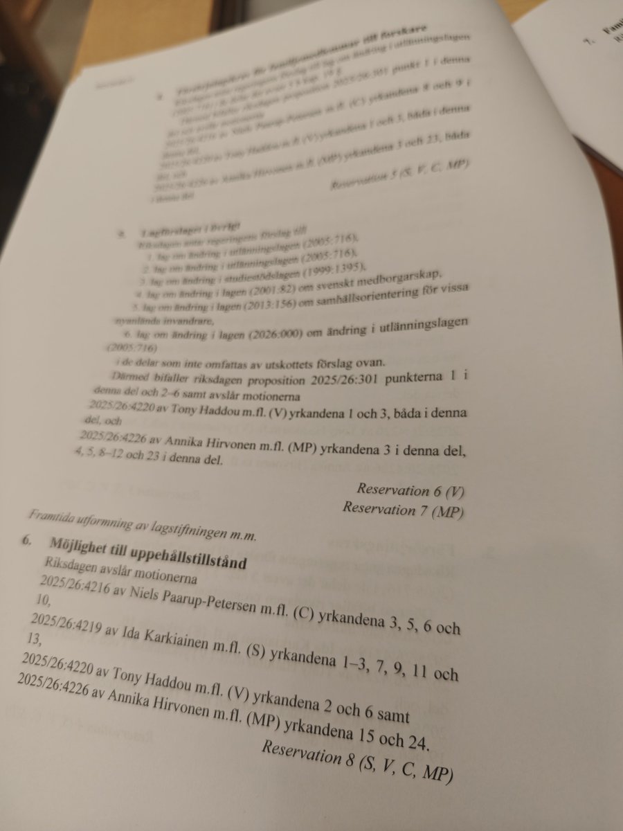 Martin_Kinnunen's tweet photo. S i valkompassen: Sverige ska ha en stram migrationspolitik 
S i kammaren: Röstar för slappare migrationspolitik i sju olika punkter https://t.co/KrnTBoodBn