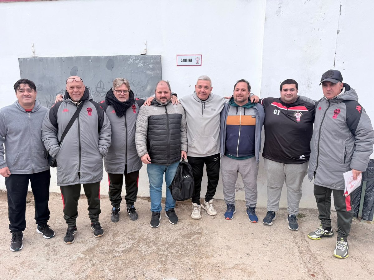 Juhant777's tweet photo. El Club Huracán de Parque Patricios ( Cap. Fed) realizando una prueba de captación de jugadores en categorías  juveniles en el Club Huracán de Arrecifes. Gracias por permitirme ser parte!! https://t.co/D6Fp31E5Uu