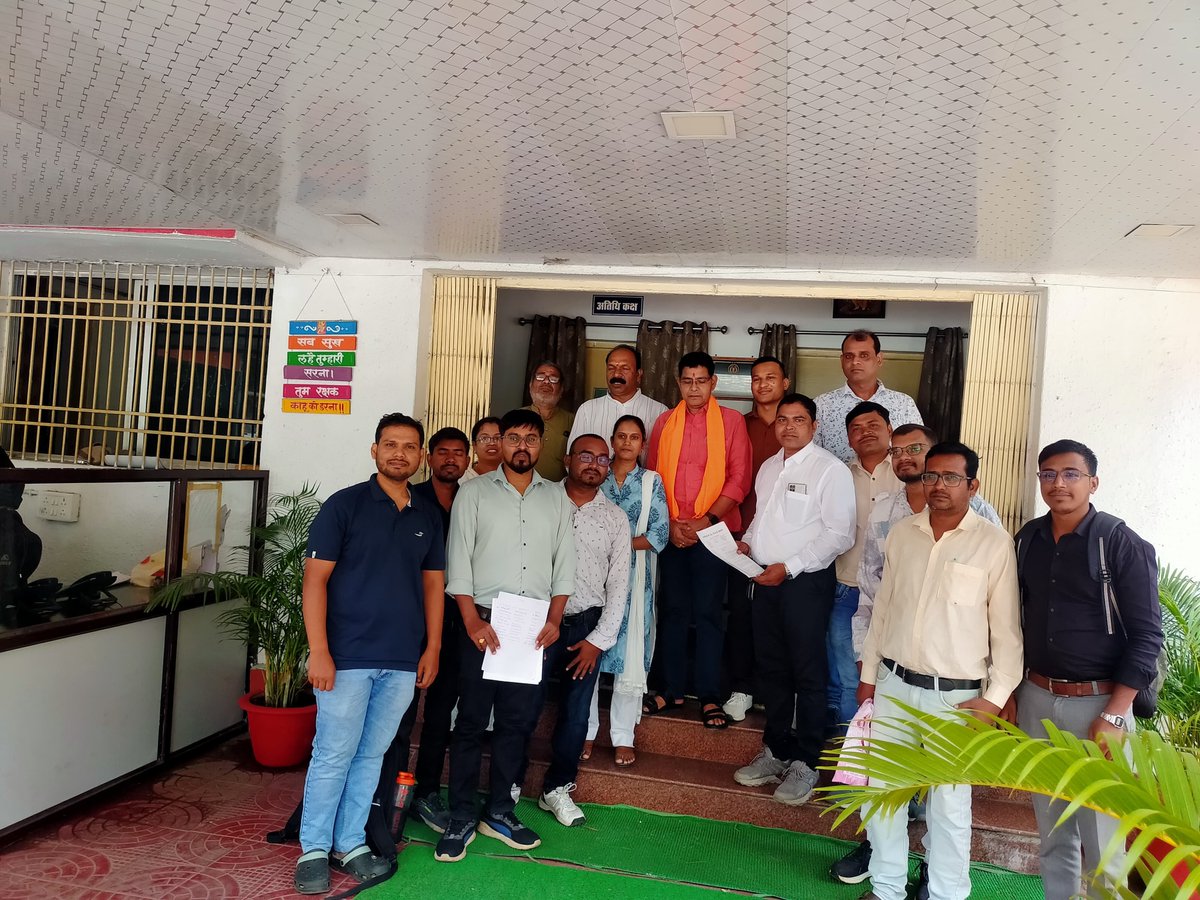 BabyPatel198045's tweet photo. आखिर कब सहायक प्राध्यापक भर्ती परीक्षा होगी ....@tankramvermabjp @CGHigherEdu @Official_CGPSC @ShrivasGouri @ujjwalldeepak
#AssistantProfessorBharti2025
#CGAssistantProfessorDemand
#सहायक_प्राध्यापक_भर्ती_करो https://t.co/3mWw1QDnLW