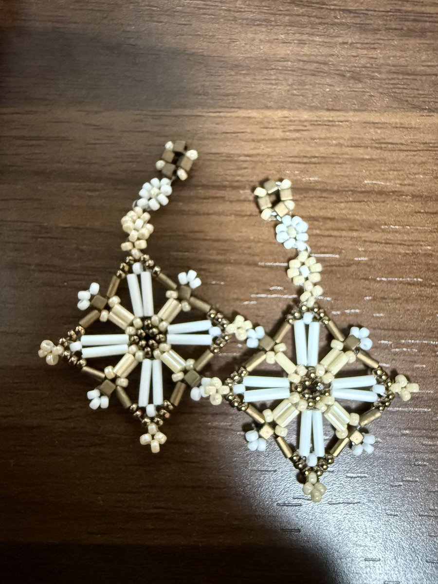 _uki_rain's tweet photo. 余ったビーズでアクセサリに使えそうなやつを作った〜 https://t.co/79tY0wfLoZ
