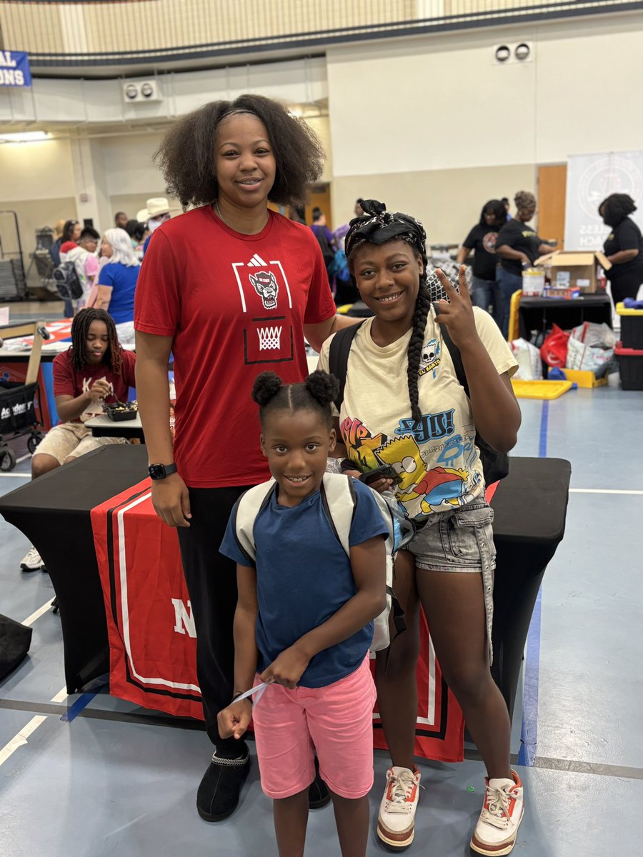 KamoraPruitt's tweet photo. #Givingback #FreeSupplies #Back2schoolDrive #KPgotgame https://t.co/ukKR3VvvFX