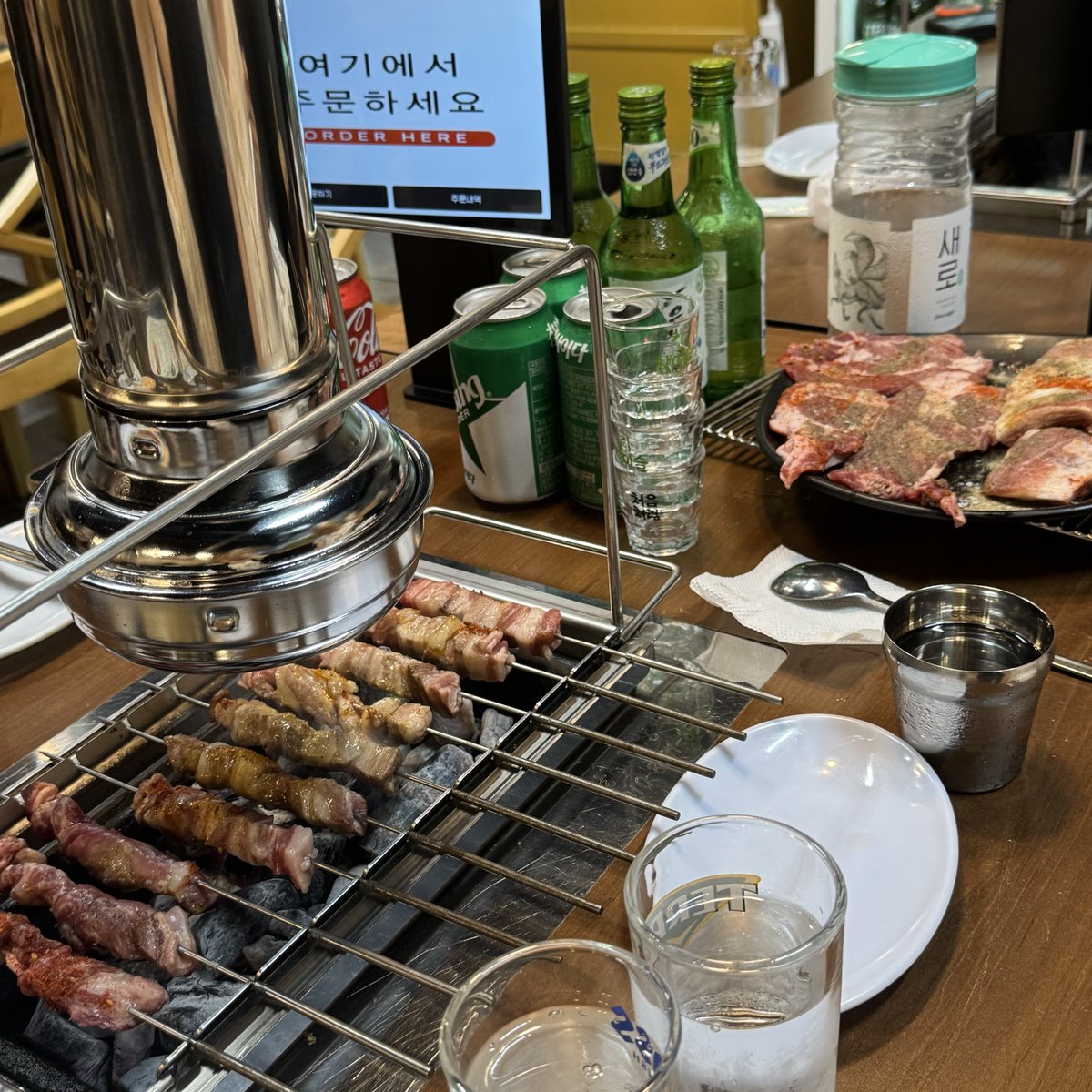 liltxay33's tweet photo. 🍸그만마셔야지🫪 https://t.co/Hj3aKdCH9s