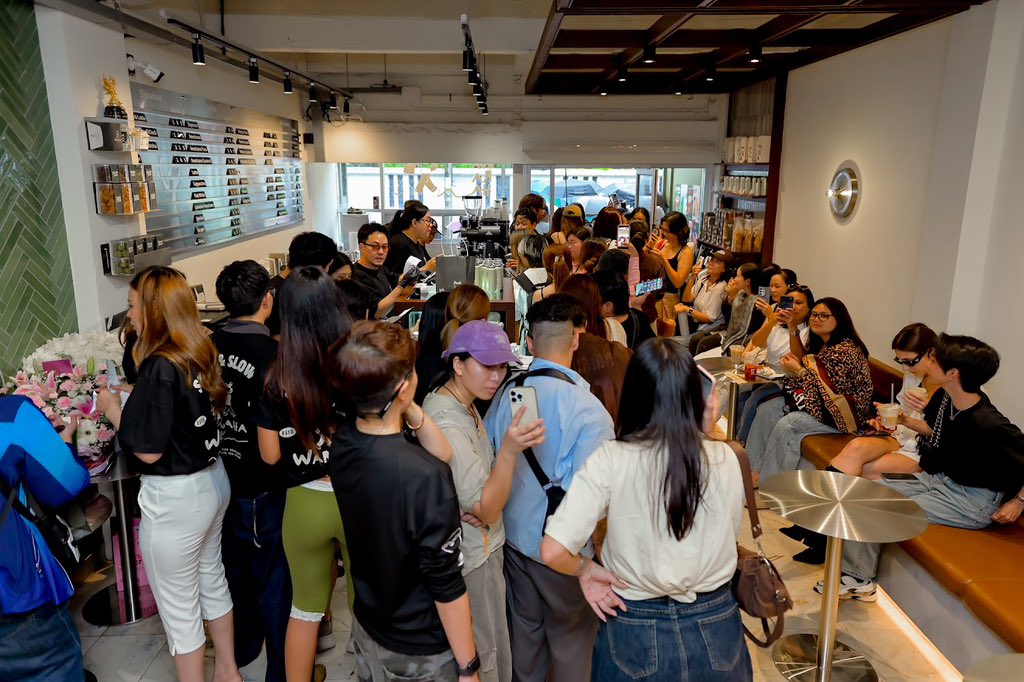 WARAHACAFE's tweet photo. Due to the overwhelming support and the high number of walk-in guests, our café has reached its seating capacity. To ensure that we can provide the best possible experience and attentive service to every guest, we will be implementing a queue ticket system on 14 August 2026.

Queue Information

Queue tickets will be distributed starting at 8:00 AM
30 queue numbers per hour
Seating time will be limited to 1 hour per group to allow us to accommodate guests in the following rounds.

If a guest does not arrive when their queue number is called, we reserve the right to skip that queue and accommodate the next guest.

Please note that parking is very limited, and we kindly encourage everyone to plan their transportation in advance.

We also kindly ask that guests do not wait in areas outside of our designated storefront, as this may disrupt neighboring businesses and the surrounding building.

We sincerely apologize for any inconvenience and truly appreciate your understanding, patience, and continued support. We are committed to improving our service and operations so that we can welcome everyone more comfortably in the future.

Thank you for your kindness, and we look forward to serving you. 🤍