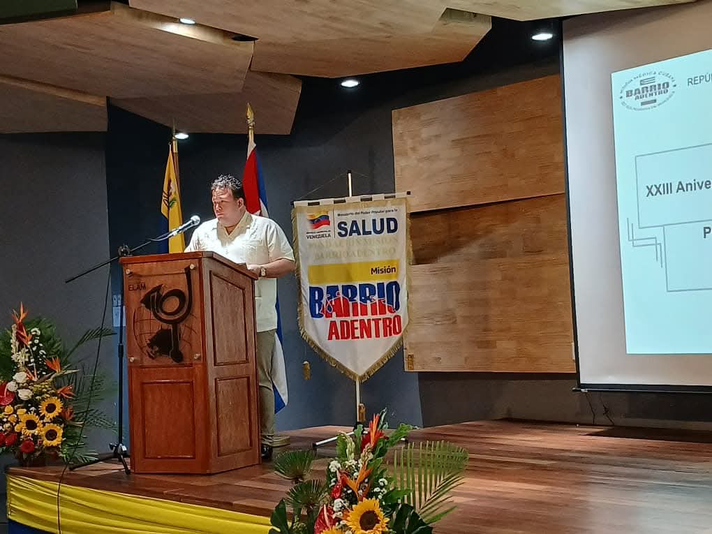 gil_roland97166's tweet photo. Son #100AñosConFidel es un siglo,es Revolución,es Salud,es Educación,es amor a la Humanidad. Gracias por todo Fidel !!
Feliz cumpleaños mí Comandante en Jefe ! 🎉🎂🥳 
@BarceloOrt92635 @YanetsyTerry @BrocheMade8940 @VictorGaute @DrYusleivy @TaniaMCruzHdez @DrRobertoMOjeda https://t.co/BJ3zIa7buN