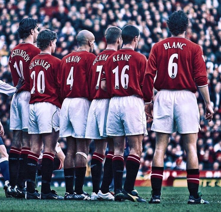 00sFootb4ll's tweet photo. Man United Wall in 2001. https://t.co/5Gezefi22t