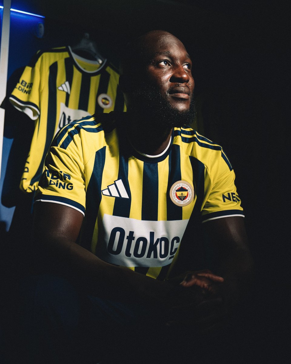 Fenerbahce's tweet photo. #BigRom 
BIGGER DREAMS. 💛💙 https://t.co/5c18ttfolJ