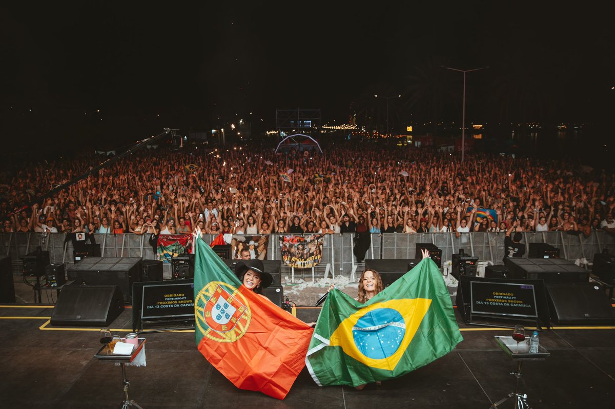 MaiaraeMaraisa's tweet photo. Uma galera maravilhosa foi prestigiar o nosso show e deixou a gente com o coração quentinho e cheio de gratidão, nossa tour, por esse país maravilhoso, já está chegando ao fim, com certeza, vamos sentir muita saudade de vocês… ♥️🎶🥰 https://t.co/aY2yx4Q7Hr