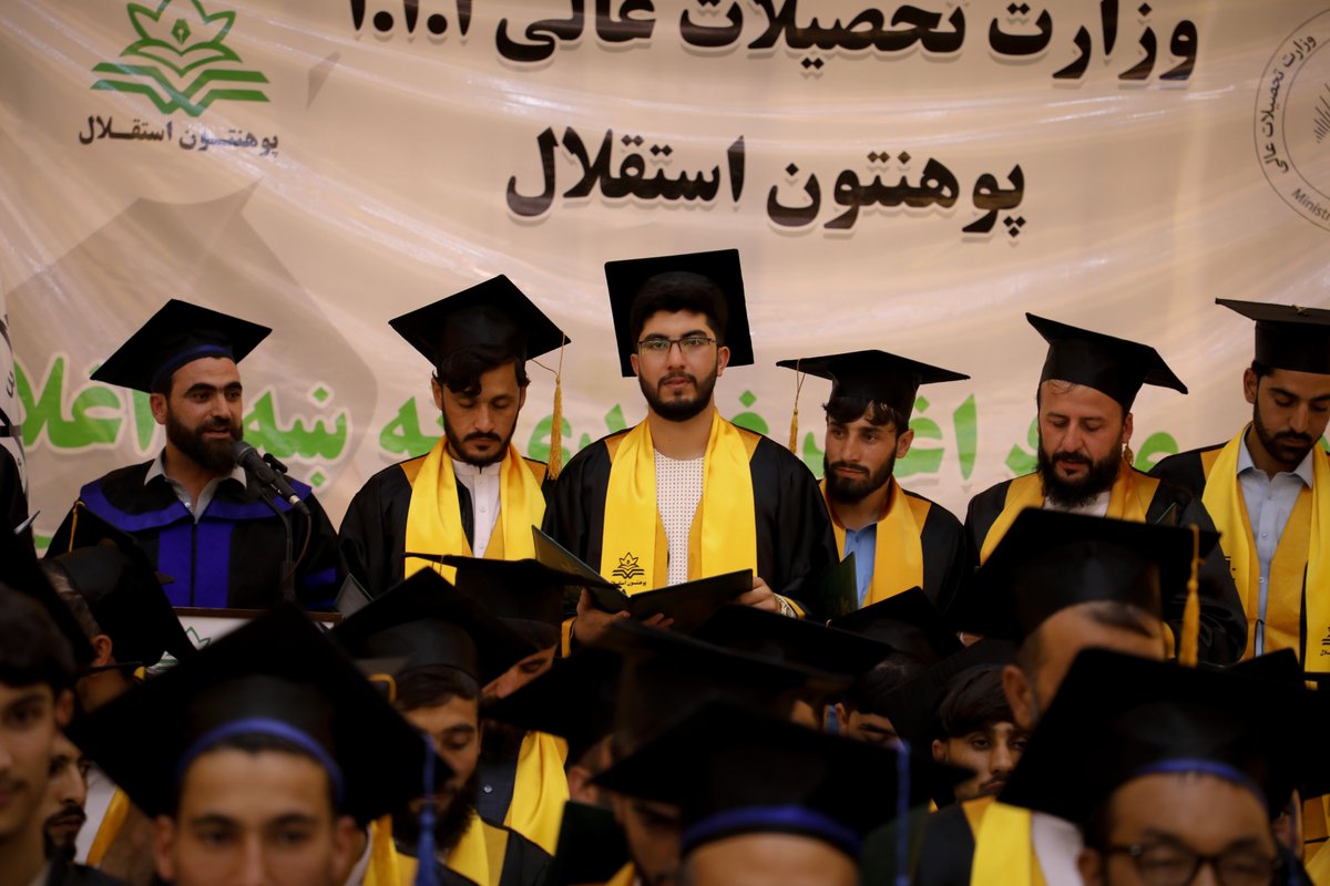 Atalan247's tweet photo. 🎓 Alhamdulillah!
I officially completed one of the most meaningful chapters of my life—Bachelor’s degree.
I almost chose not to attend the graduation, but the support of a few close people changed my mind. Today, I’m grateful I did. ❤️
A beautiful memory, a valuable lesson. https://t.co/FMk5tzsOpB
