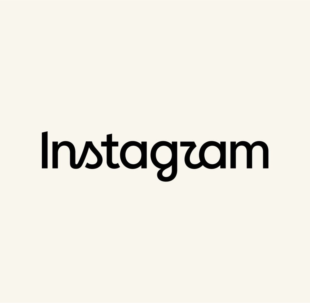 ottonello's tweet photo. escuchas eso? son los cientos de miles de teclados mecánicos escribiendo sus opiniones expertas sobre el nuevo logo de instagram https://t.co/ma0uAHUYAx