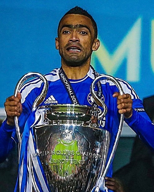 eurofootcom's tweet photo. 🇵🇹🏆 Happy birthday to Jose Bosingwa! He won the UEFA Champions League twice: 2003/04 with Porto and 2011/12 with Chelsea. ✨ https://t.co/7XxfdOML95