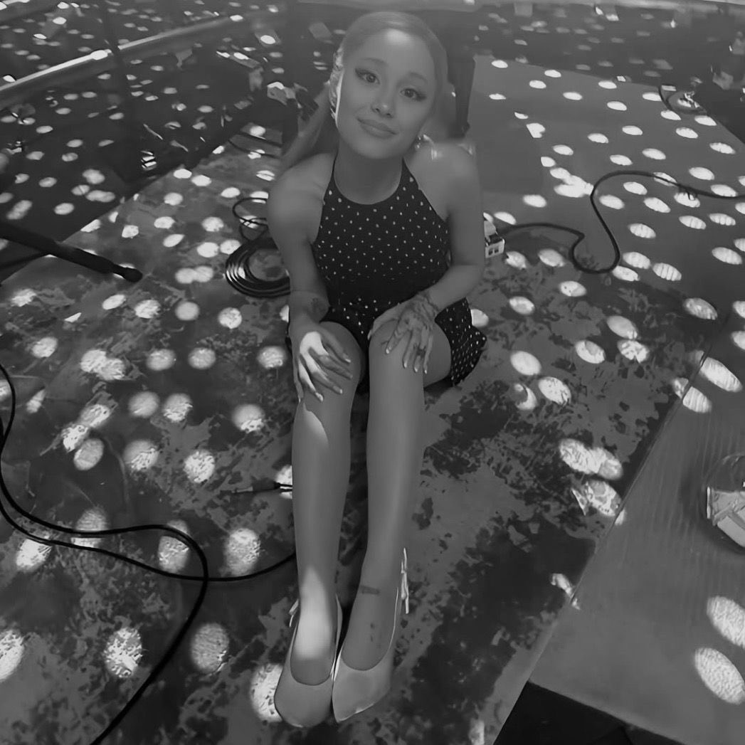 krystasalass's tweet photo. thinkin’ about polka dots ･ﾟ ･ﾟ·💭｡･ﾟﾟ･ https://t.co/YJ6Xi4LysF