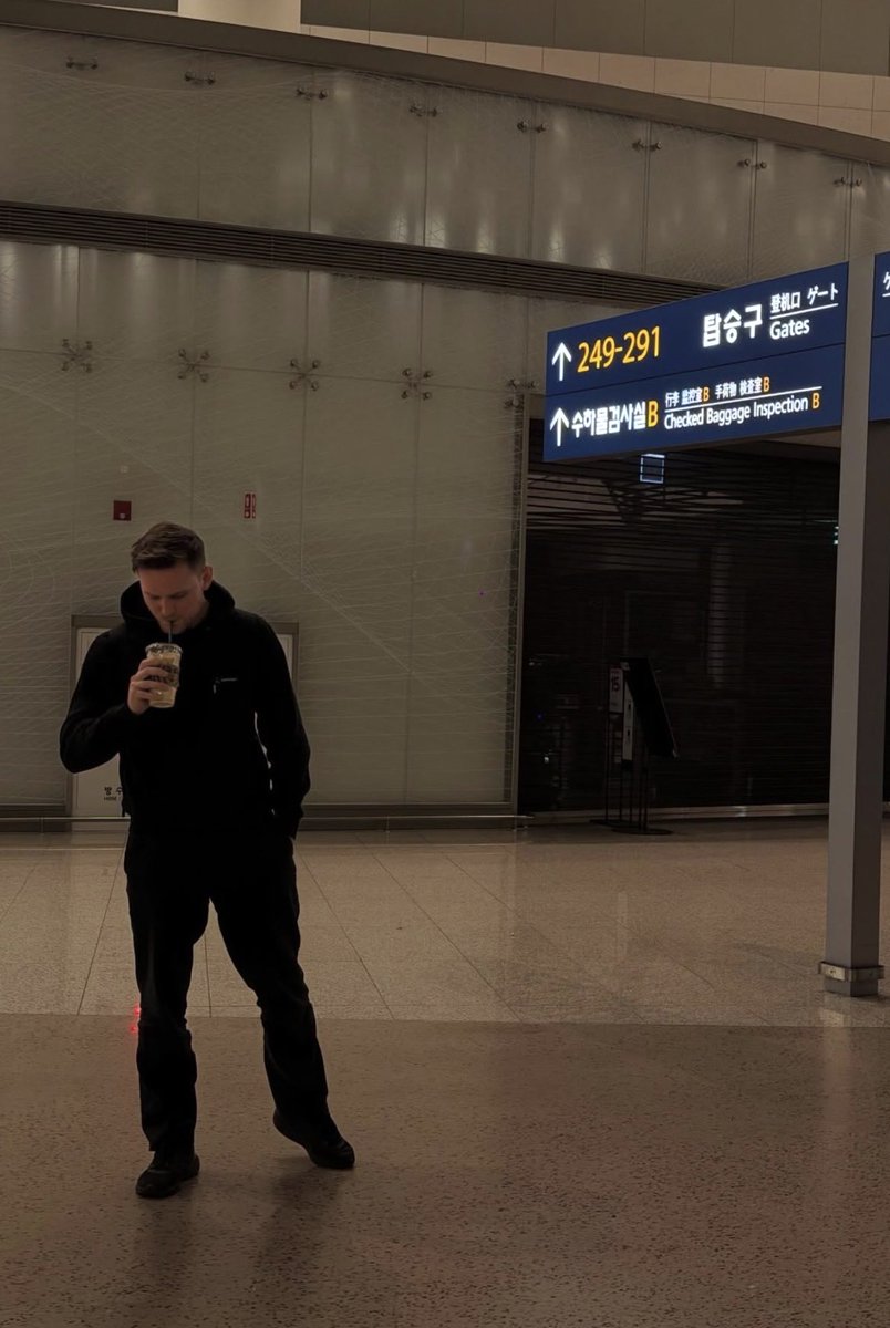 Steveprotocol's tweet photo. Different cities, same conversation 
> AI is moving fast
> The only constant is change https://t.co/1YEABautIe