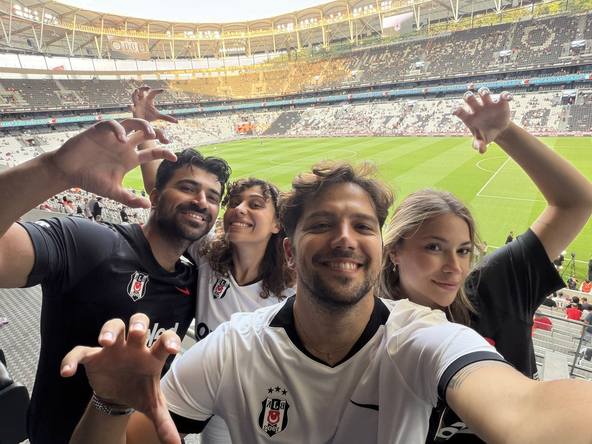 emreaslan_'s tweet photo. Tamam aşkım çıkalım işte double date’e 😂 https://t.co/qBUqpesAx2