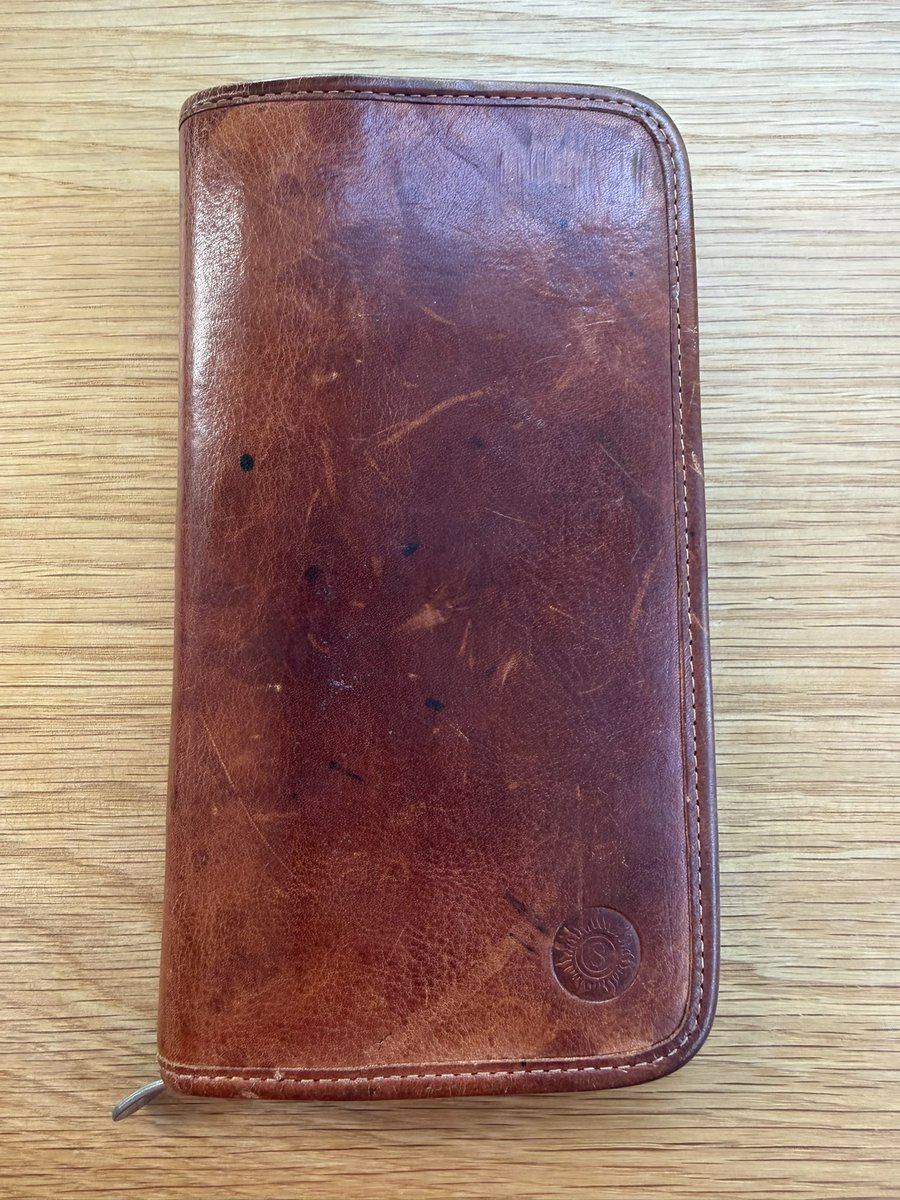 nickarner's tweet photo. I bought this pencil case years ago; and with the patina it’s developed, it’s become one of my favorite objects https://t.co/htvJXPQp2U