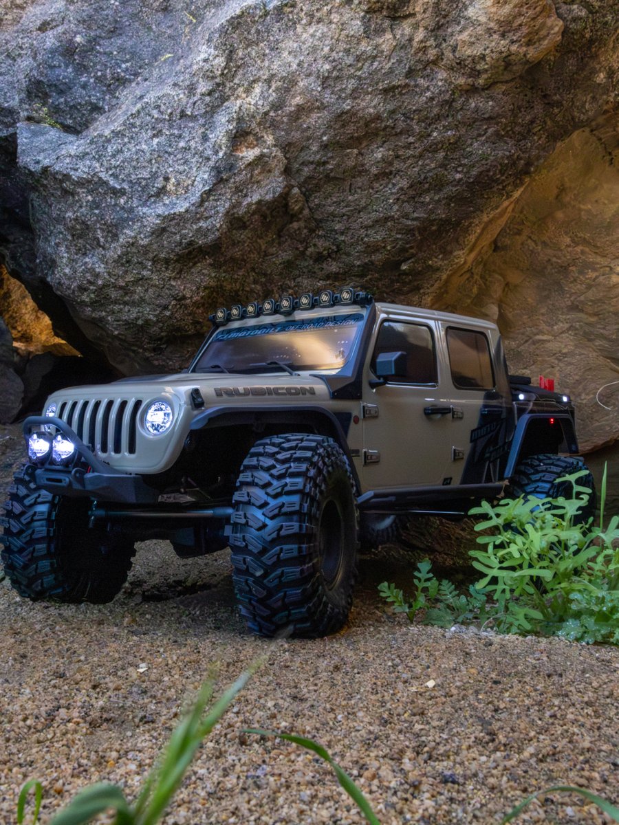AMain_com's tweet photo. Meet the NEW Axial SCX10 III MotoBilt Waypoint Jeep JT Gladiator! 🔥

Built on the proven SCX10 III 4X4 platform with a bobbed Jeep JT body, KMC wheels, Maxxis tires, DIG, LEDs &amp; 35T brushed power.

One wild Jeep. Endless places to take it. 👇

#AxialRC #Jeep https://t.co/xl7HHxOIcI