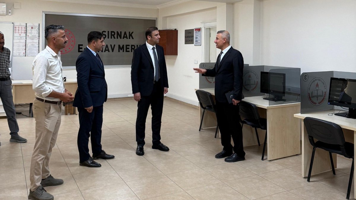 mebodsgm's tweet photo. GENEL MÜDÜRÜMÜZ ERDAL KILINÇ, ŞIRNAK ÖLÇME VE DEĞERLENDİRME MERKEZİNİ ZİYARET ETTİ

Ölçme, Değerlendirme ve Sınav Hizmetleri Genel Müdürümüz Sn. Erdal Kılınç Şırnak Ölçme ve Değerlendirme Merkezi ile e-Sınav merkezini ziyaret ederek gerçekleştirilen faaliyetler ve devam eden çalışmalar hakkında bilgi aldı.
@tcmeb 
@Yusuf__Tekin 
@farukyelkenci 
@erdalkilinc27