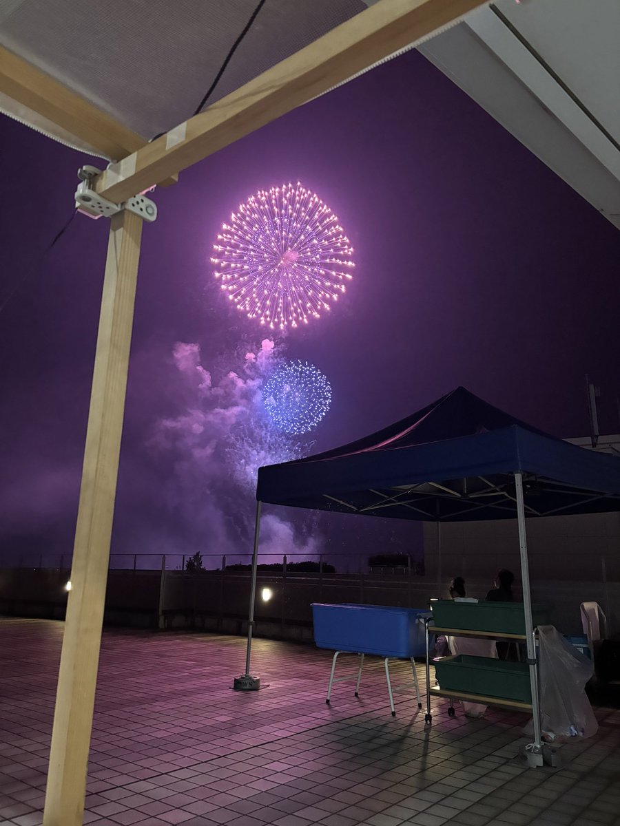 chan_g_min's tweet photo. 本職が7連休なので昨日は花火大会のバイト行ってきました🎆 https://t.co/bqHBhlzenA