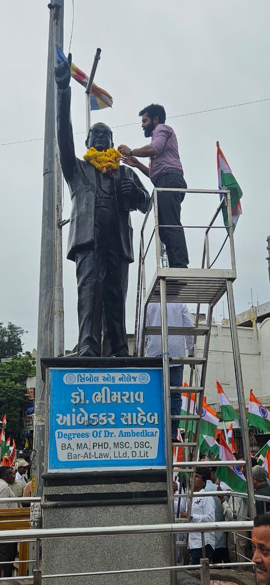 DDORAJKOT1's tweet photo. આજ રોજ જસદણ ખાતે શ્રી કુંવરજીભાઇ બાવળીયા, માન.મંત્રીશ્રી, શ્રમ, કોશલ્ય, વિકાસ અને રોજગાર, ગ્રામ વિકાસ અધ્યક્ષતામાં તિરંગા યાત્રા યોજવામાં  આવી. @CMOGuj @GujDCoffice @inforajkotgog https://t.co/NNnKwq0PXw